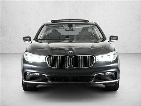 Used 2018 BMW 740i xDrive image 2