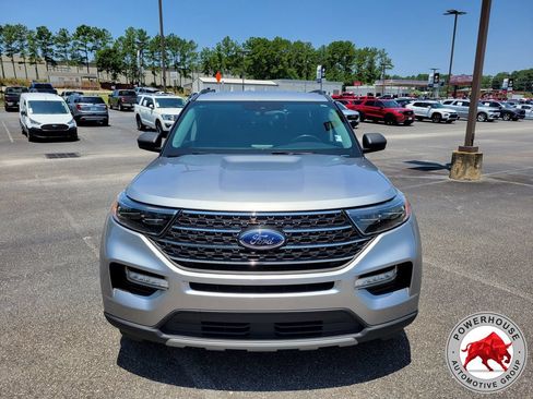 Certified 2023 Ford Explorer XLT w/ Equipment Group 202A AWD/4WD image 9