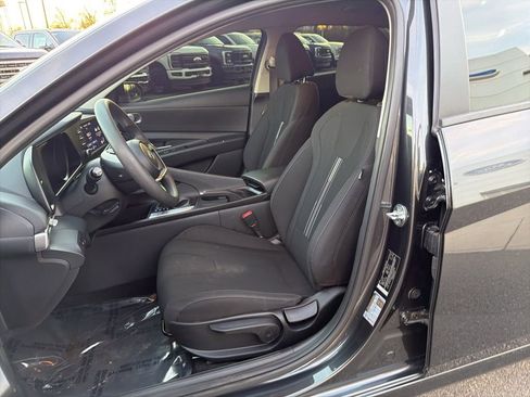 Used 2023 Hyundai Elantra SEL image 9