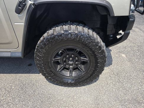 Used 2003 HUMMER H2 w/ Preferred Equipment Group AWD/4WD image 10