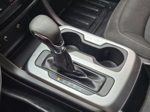 Used 2022 Chevrolet Colorado LT w/ Fleet Safety Package image 21