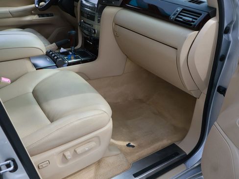 Used 2011 Lexus LX 570 4WD image 33
