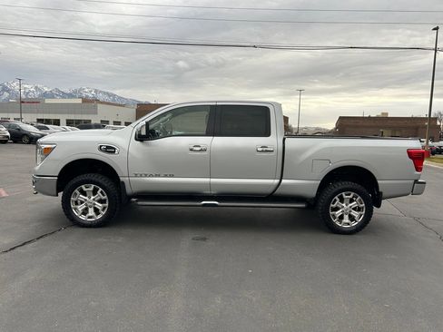 Used 2017 Nissan Titan SL image 2