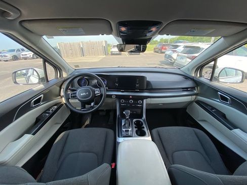 Used 2022 Kia Carnival LX FWD image 10