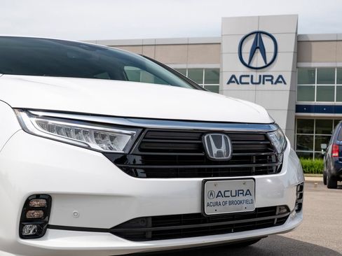 Used 2024 Honda Odyssey Elite image 2