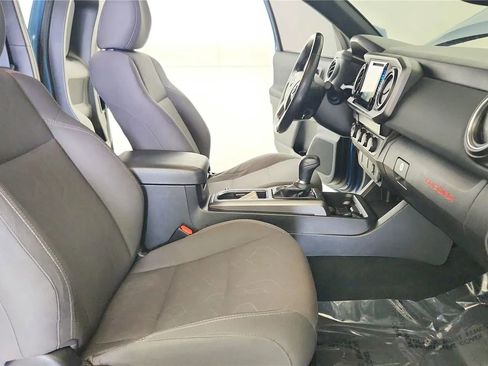 Used 2019 Toyota Tacoma TRD Sport image 36