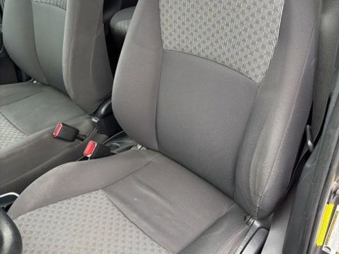 Used 2017 Toyota Yaris L image 14