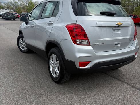 Used 2018 Chevrolet Trax LS AWD/4WD image 2