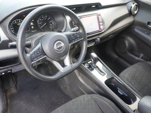 Used 2022 Nissan Kicks SV w/ Interior Electronics Package FWD image 13