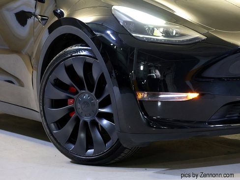 Used 2021 Tesla Model Y Performance image 3