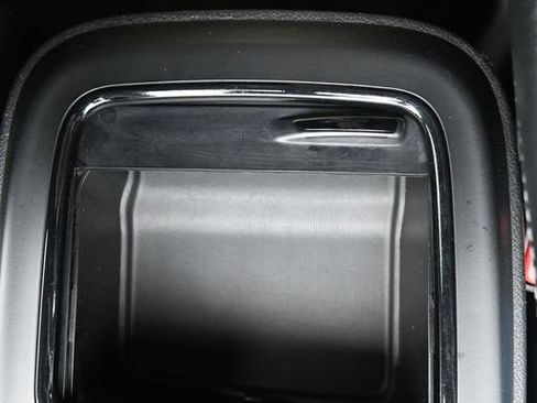 Used 2024 Chrysler Pacifica Select image 22