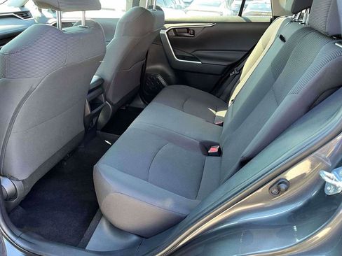 Used 2021 Toyota RAV4 LE FWD image 6