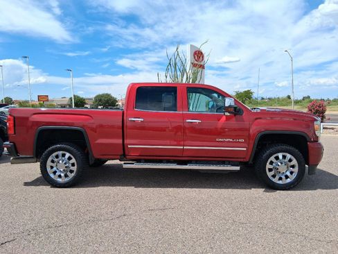 Used 2018 GMC Sierra 2500 Denali w/ Duramax Plus Package AWD/4WD image 7