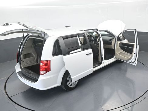 Used 2020 Dodge Grand Caravan SE image 58