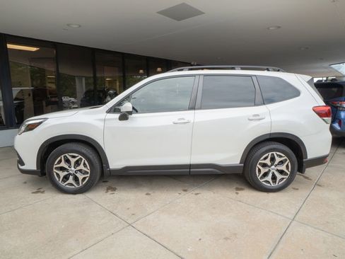 Used 2023 Subaru Forester Premium AWD/4WD image 4