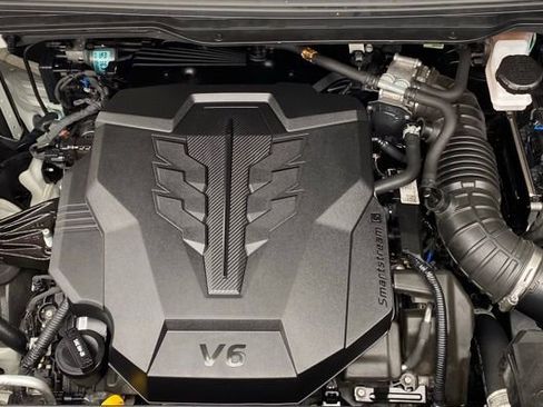 Used 2023 Kia Carnival EX image 14