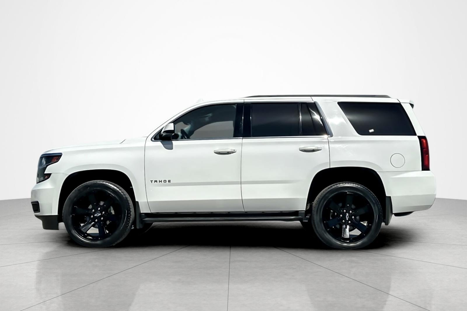Used 2018 Chevrolet Tahoe LS w/ Enhanced Driver Alert Package RWD image 2