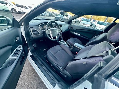 Used 2012 Chrysler 200 Touring FWD image 5