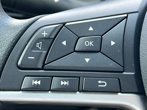 Used 2025 Nissan Altima 2.5 SV FWD image 18