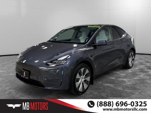 Used 2022 Tesla Model Y Long Range image 10