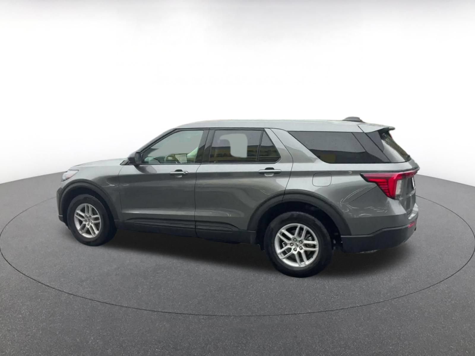 Used 2026 Ford Explorer Active AWD/4WD image 9