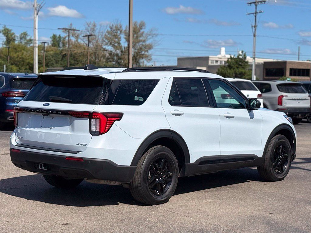 Used 2026 Ford Explorer Active AWD/4WD image 32
