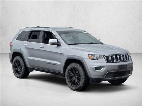 Used 2017 Jeep Grand Cherokee Limited image 3