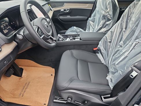New 2026 Volvo XC90 B5 Core w/ Protection Package Premier image 20