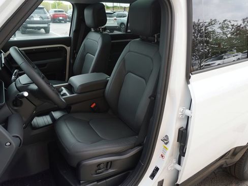 Used 2026 Land Rover Defender 110 X-Dynamic SE AWD/4WD image 13