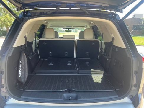 Used 2024 Nissan Pathfinder SL FWD image 12