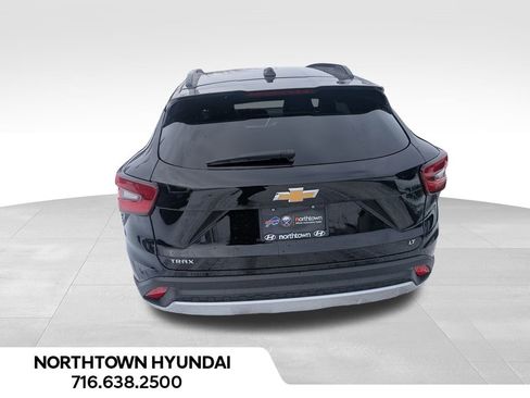 Used 2025 Chevrolet Trax LT image 11