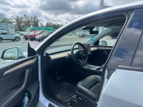 Used 2023 Tesla Model Y Long Range AWD/4WD image 5