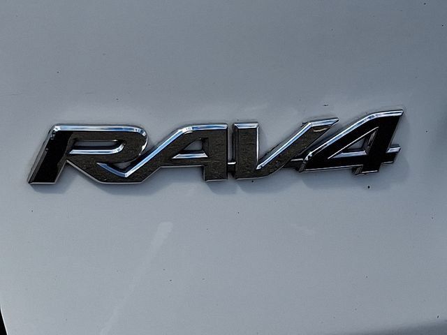 Used 2022 Toyota RAV4 XLE AWD/4WD image 30