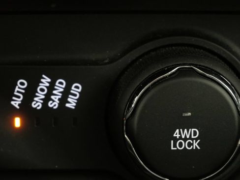 Used 2023 Jeep Renegade Latitude AWD/4WD image 21
