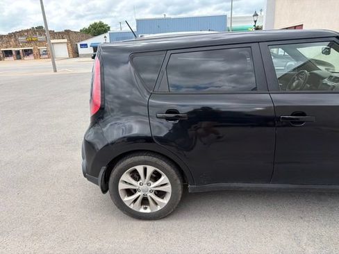 Used 2014 Kia Soul + w/ Audio Package FWD image 5