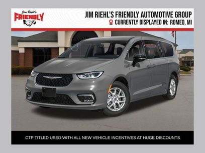 New 2026 Chrysler Pacifica Select