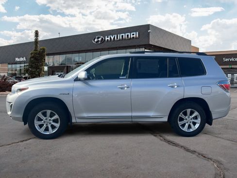 Used 2012 Toyota Highlander 4WD Hybrid w/ Leather Pkg image 2