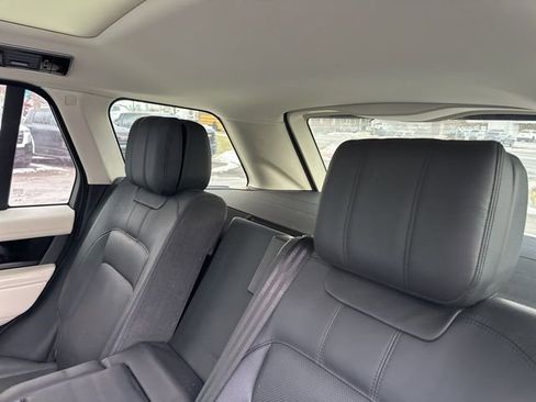 Used 2018 Land Rover Range Rover HSE image 14