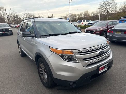 Used 2013 Ford Explorer XLT image 7