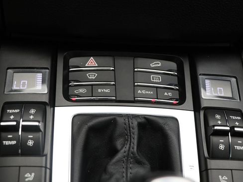 Used 2018 Porsche Macan AWD/4WD image 29