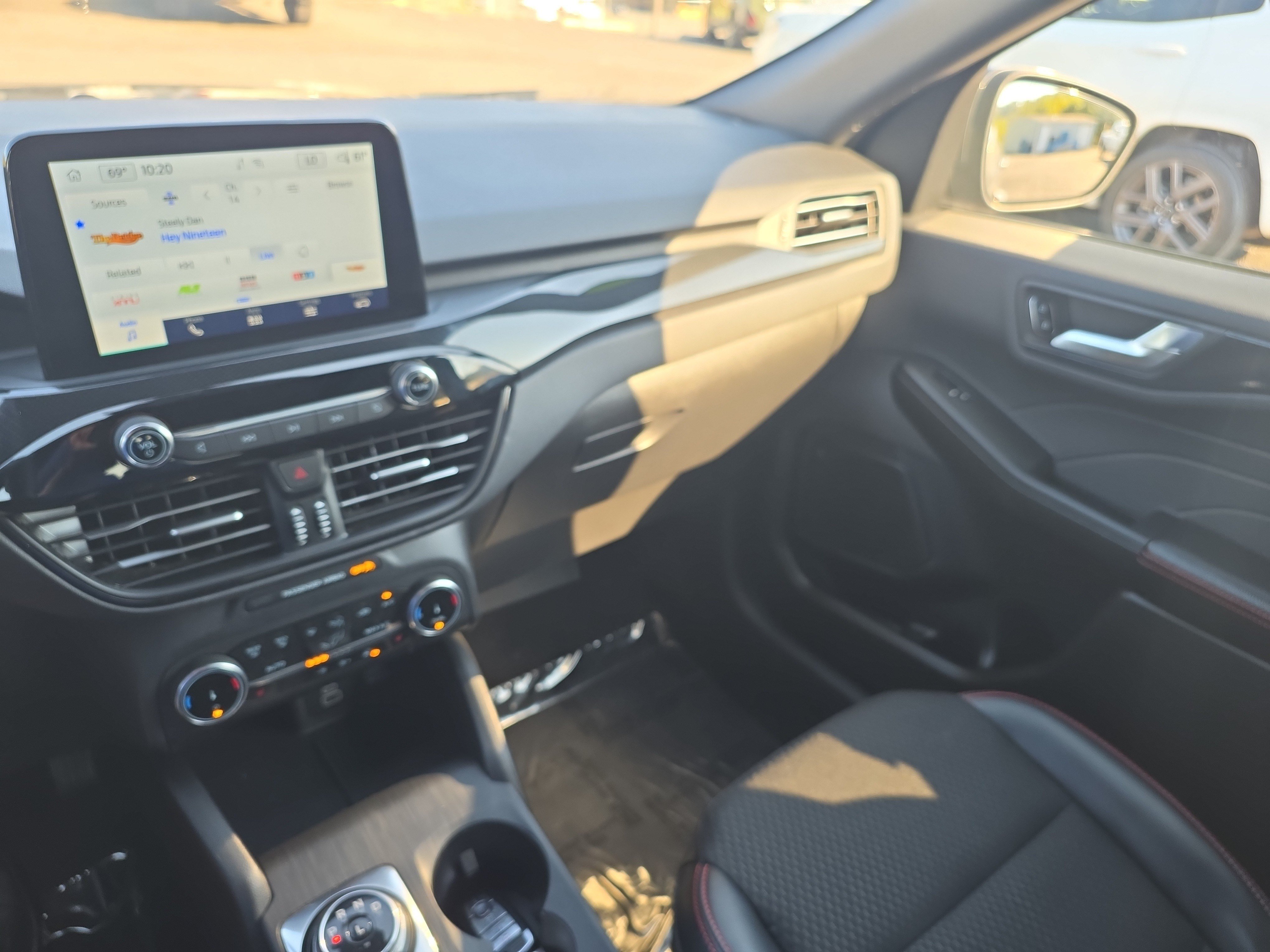 Used 2025 Ford Escape ST-Line Select AWD/4WD image 22