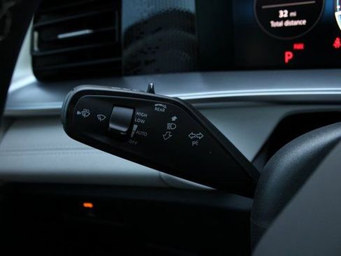 New 2025 Volkswagen Tiguan SE FWD image 13