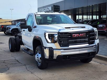 New 2026 GMC Sierra 3500 Pro w/ Convenience Package