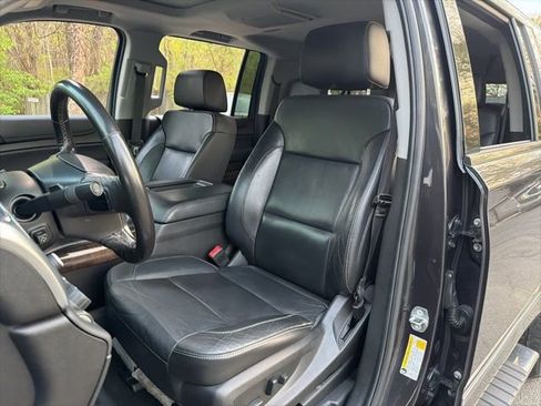 Used 2018 Chevrolet Suburban LT w/ LT Signature Package image 7