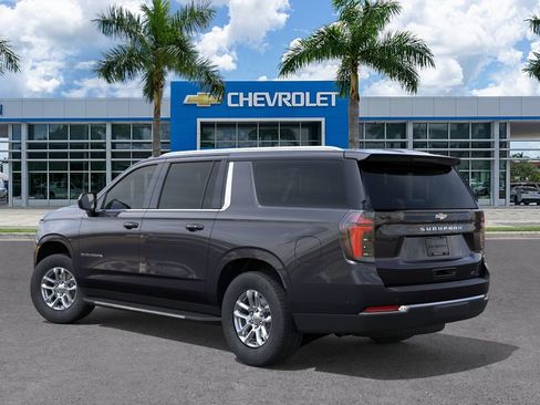 Used 2026 Chevrolet Suburban LT RWD image 4