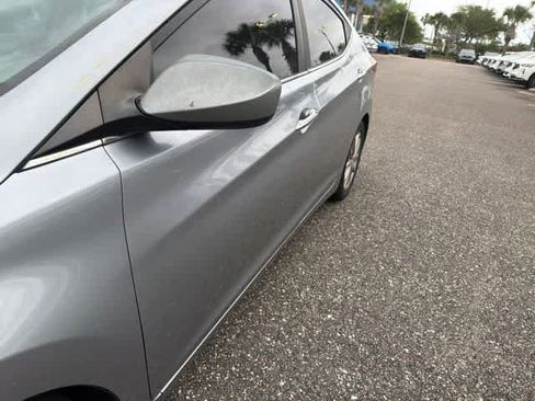 Used 2015 Hyundai Elantra SE w/ Option Group 03 FWD image 17