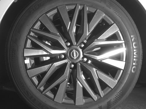 Used 2025 Nissan Altima 2.5 SV FWD image 12