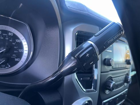 Used 2017 Nissan Titan SV image 11