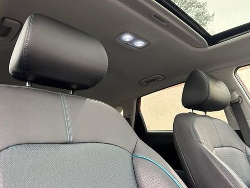 Used 2022 Kia Niro EX Premium image 19