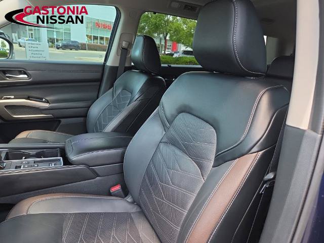 Certified 2024 Nissan Pathfinder Platinum w/ Cargo Package FWD image 19